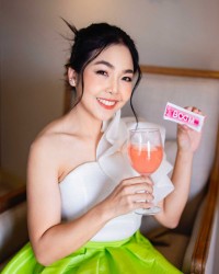 美丽紧致的肌肤，Boom Collagen Plus 帮助实现